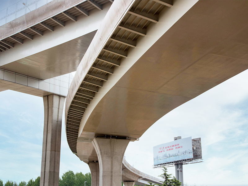 حلول جسور الطرق السريعة للمطارات باستخدام إطارات من العوارض الفولاذية