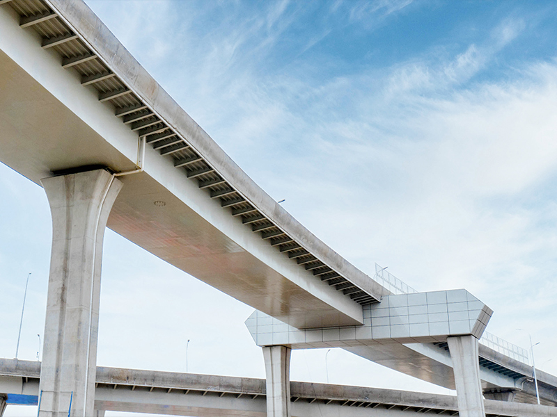 حلول جسور الطرق السريعة للمطارات باستخدام إطارات من العوارض الفولاذية