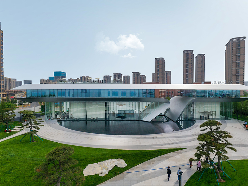 Rozwiązanie hali wystawowej z lekkimi profilami stalowymi