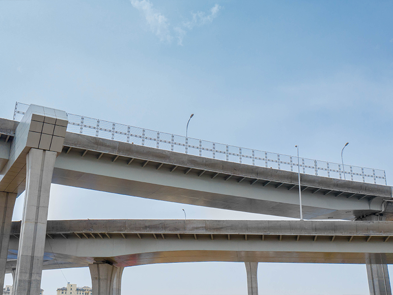 حلول جسور الطرق السريعة للمطارات باستخدام إطارات من العوارض الفولاذية