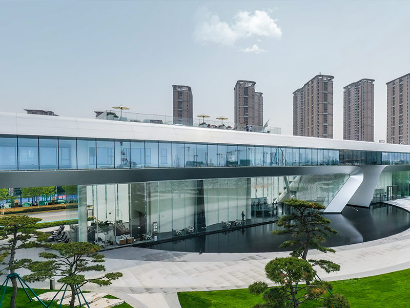 Rozwiązanie hali wystawowej z lekkimi profilami stalowymi